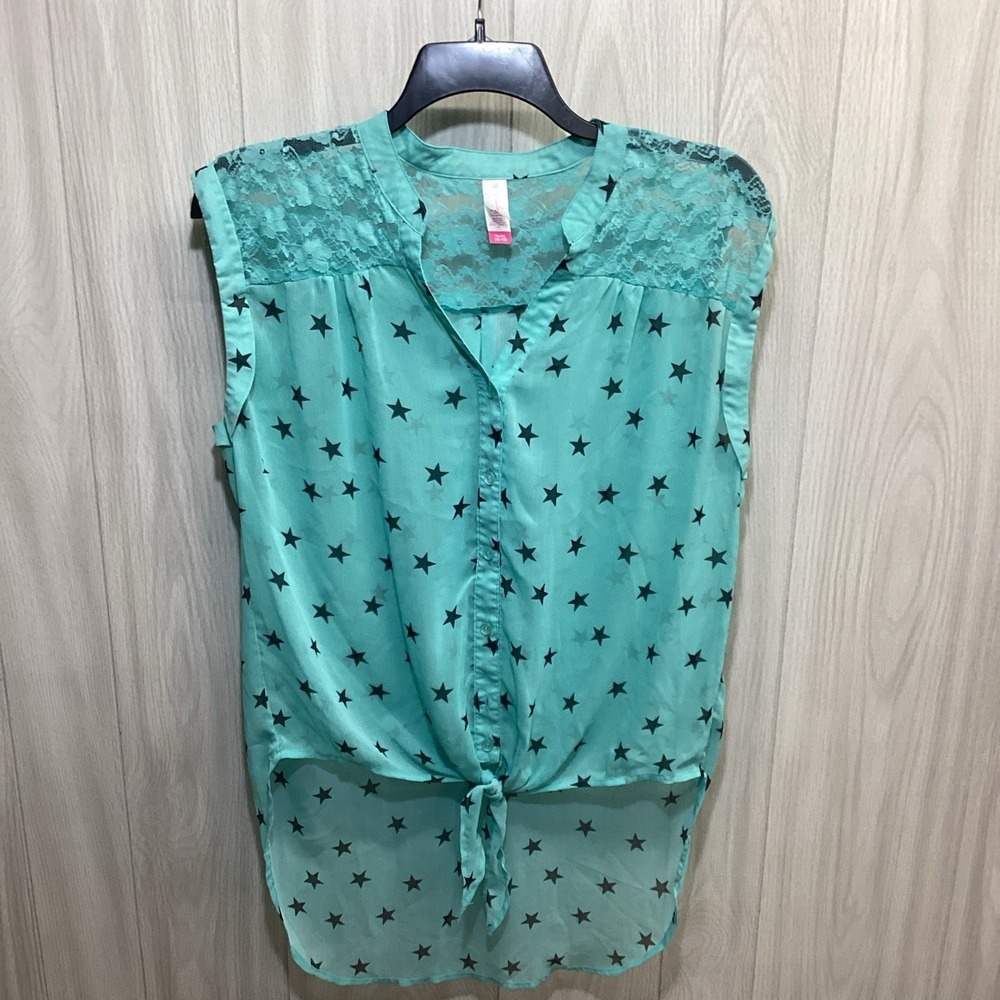 No Boundaries Women's Sleeveless Button-Up Blouse Star Print Lace Tie-Front